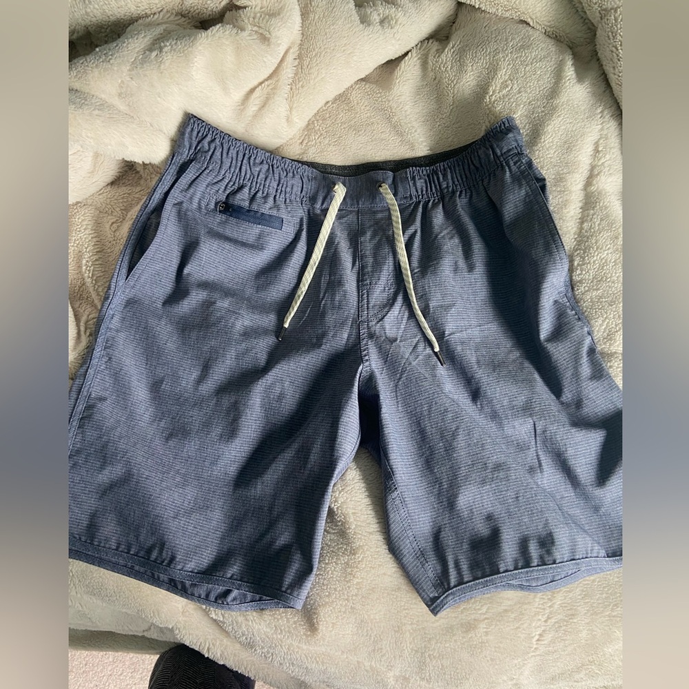men’s large blue vuori shorts